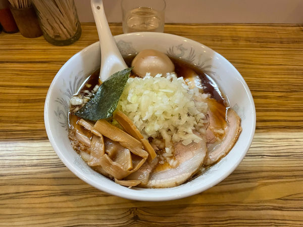 「中華そば(大) + チャーシュー + 味つけ玉子 + 玉ねぎ増量」@中華そば たまやの写真