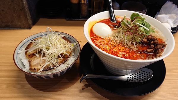 「担々麺 大盛り チャーシュー丼」@RAMEN TOMIRAI 横浜伊勢佐木町店の写真