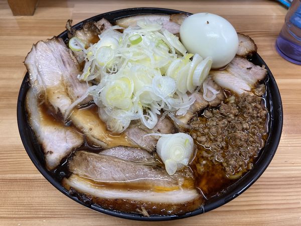 「激辛チャーシューメン(中)ネギ・ゆで卵・ライス」@北大塚ラーメンの写真