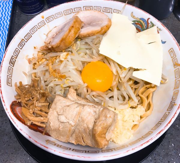 「小汁なしニンニク+スライスチーズ+トロトロ角煮」@豚山 五反田店の写真