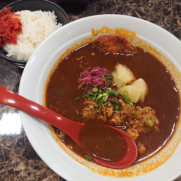 「スパイスカレーらーめん(チキンカツ)1050円ご飯小120円」@田所商店 スパイスカレー部の写真