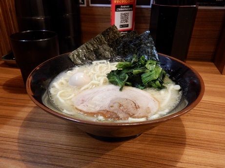 「家系ラーメン　並／塩」@横浜家系ラーメン 壱角家 新宿歌舞伎町店の写真