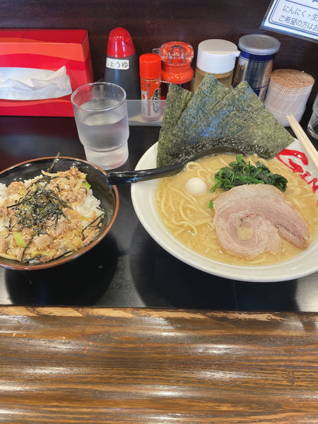 「醤油ラーメン」@横浜家系ラーメン 吟家 白井店の写真