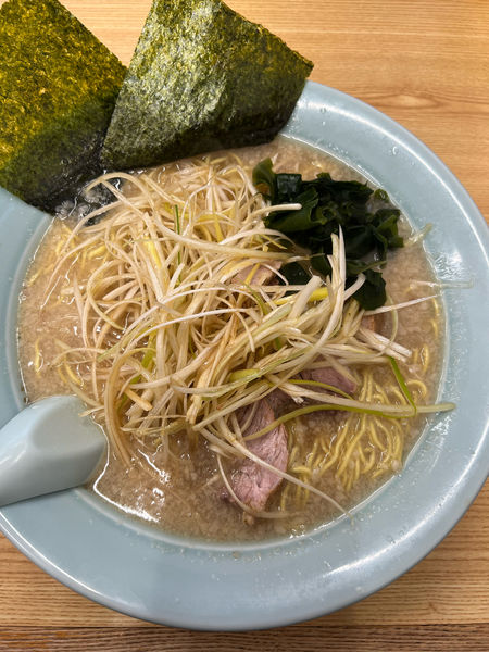 「ネギラーメン大盛り(麺固め・味濃いめ)」@ラーメンショップ 新柏店の写真