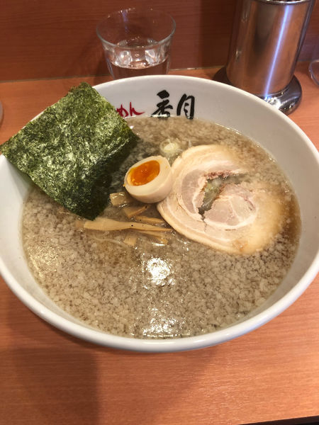 「醤油らーめん　900円」@らーめん香月 新橋店の写真