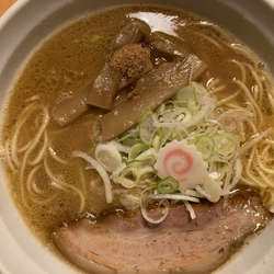 鶏白湯らぁめん醤油 830円