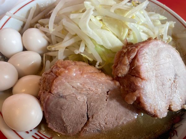 「ラーメン＋ヤサイ少な目＋うずら」@ラーメン豚島 溝の口店の写真