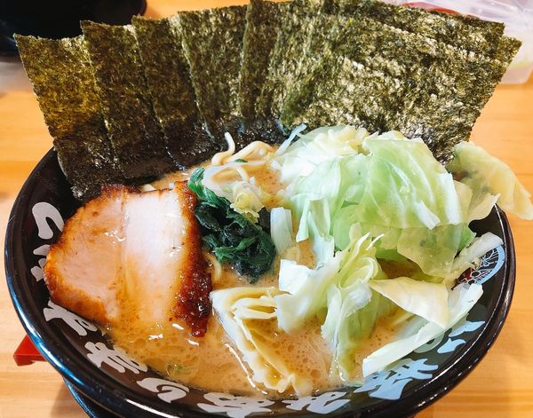 「キャベツラーメン(870円)、海苔(クーポン)」@横浜家系ラーメン 辻田家 真岡店の写真