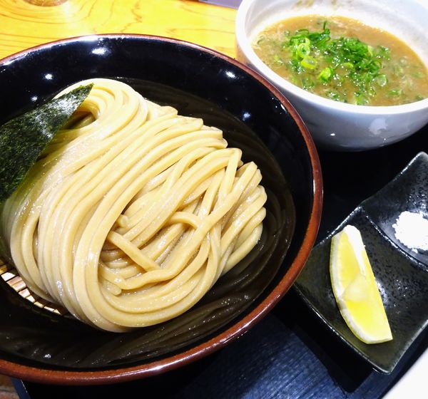 「つけ蕎麦（麺少な目→九条ネギサービス。1,100円）」@中華蕎麦 ひら井の写真