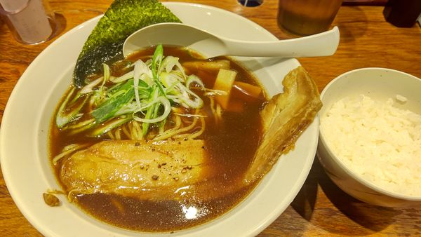 「ブラックラーメン 小ライスセット」@北海道らぁめん 伝丸 さがみ野店の写真