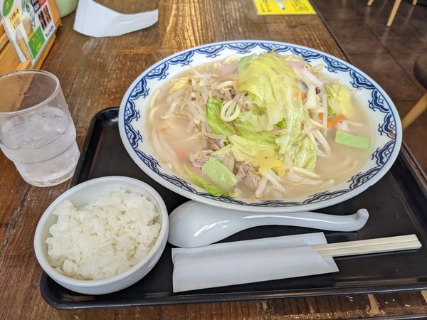 「ちゃんぽん（野菜増し）+ライス」@ちゃんぽん 由丸 品川港南店の写真