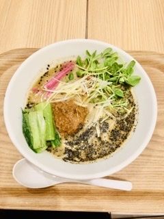 「黒ごまたんたん麺　1000」@T’sたんたん 東京駅京葉ストリート店の写真