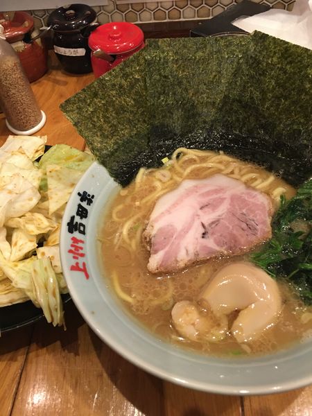 「キャベラー　830円　訳あり味玉　30円」@横浜らーめん 吉田家の写真
