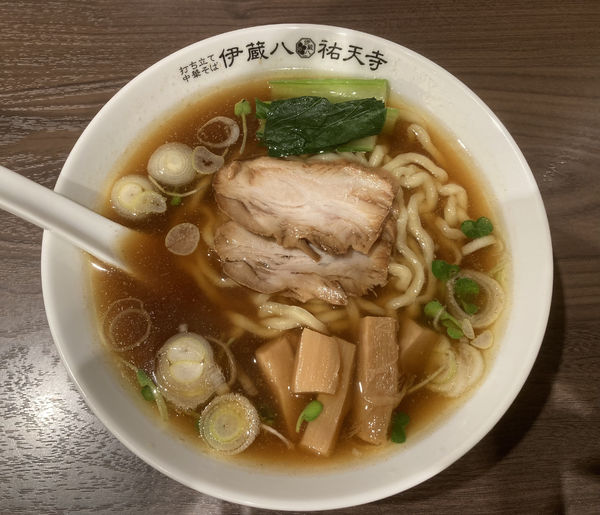 「打ち立て中華そば　醤油」@打ち立て中華そば 伊蔵八 祐天寺店の写真