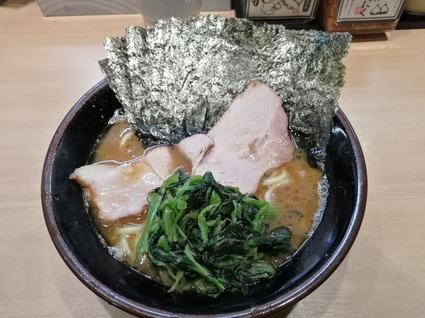 「ラーメン　750円　高級海苔100円」@輝道家直系 皇綱家の写真