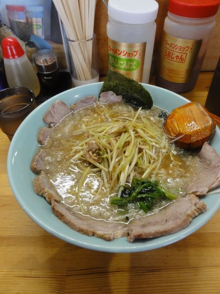 「ネギチャーシュー麺中盛1100円硬め脂多め」@ラーメンショップ 椿 上彦川戸店の写真