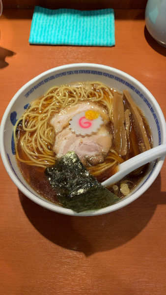 「醤油ラーメン800大盛りランチサービス」@たけちゃんにぼしらーめん 調布店の写真