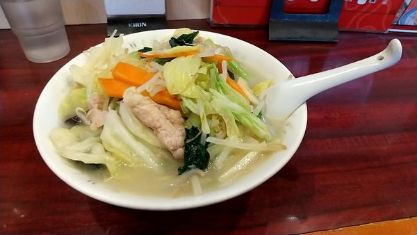 「たっぷり野菜入りタンメン（半チャーハンセット９５０円）」@龍盛菜館 京急川崎駅前店の写真
