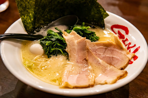 「塩豚骨ラーメン 吟得盛り」@横浜家系ラーメン 吟家 木更津店の写真