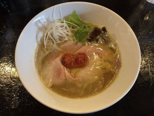 「自家製コンソメ豚骨ラーメン」@月麺豚骨 Babeの写真