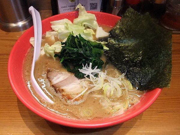 「ヤバいラーメン 中」@圭一屋 本店の写真