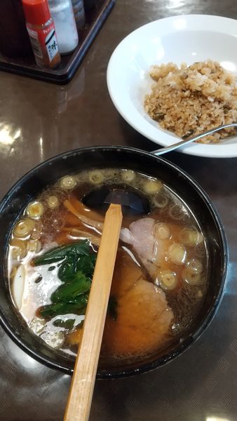 「週替わりランチA（ラーメンと高菜ピラフ）950円」@洋喫華えいらくの写真