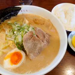味噌ラーメン890円　ライスサービス