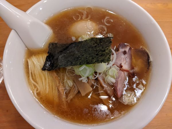 「ワンタンメン＋味玉」@支那ソバ おさだの写真