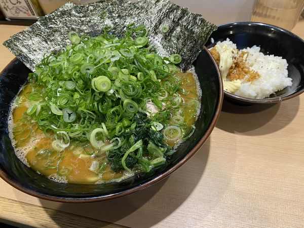 「ラーメン大盛り　海苔　爆盛ネギ」@輝道家直系 皇綱家の写真