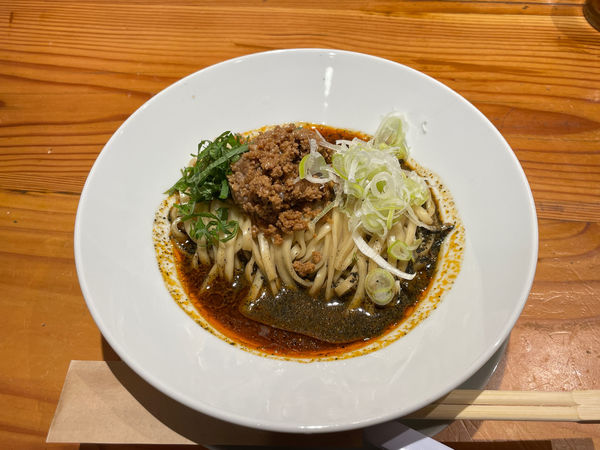 「汁なし坦々麺 黒」@担々麺 くろおに 南船場店の写真
