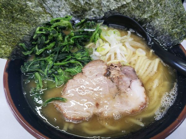 「ラーメン並み＋ほうれん草」@十五家の写真