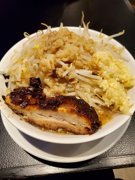 「ラーメン原点(1枚乗せ)野菜マシマシ　背脂マシマシ　ニンニクマシ」@人類みな夢を乗せて 赤坂店の写真