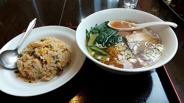 「半チャーハン(ランチの麺セット)」@中華ゴロゴロ屋の写真
