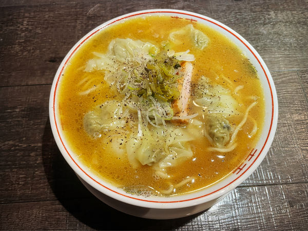 「限定　牡蠣出汁白湯ワンタン麺」@ラーメン カラテキッドの写真