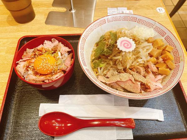 「煮干しまぜそば+ミニチャーシュー丼」@ゑぞ食堂の写真