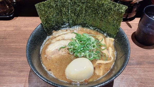 「特のせ魚介豚骨らぁめん」@麺や いかりの写真