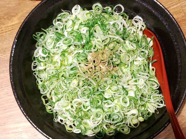 「汁なし担々麺（辛め、大盛）＋青ねぎ増量」@ぐりんぐりんの写真