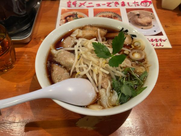 「ワンタンメン(900円)」@俺系らーめん 藤本の写真