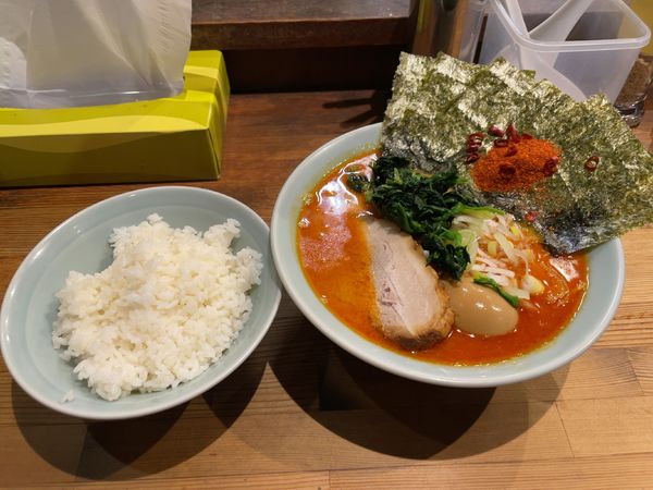 「地獄ラーメン ちょどいいセット(1260円)」@鶴一家の写真