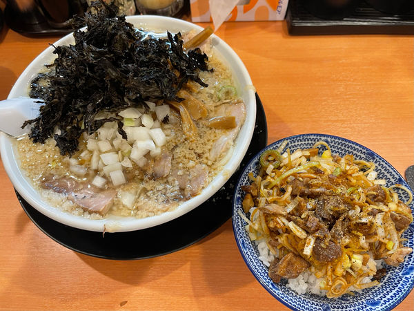 「背脂チャーシュー麺＋バターチャーシュー丼」@新潟長岡生姜醤油らーめん みずさわ 大宮西口店の写真