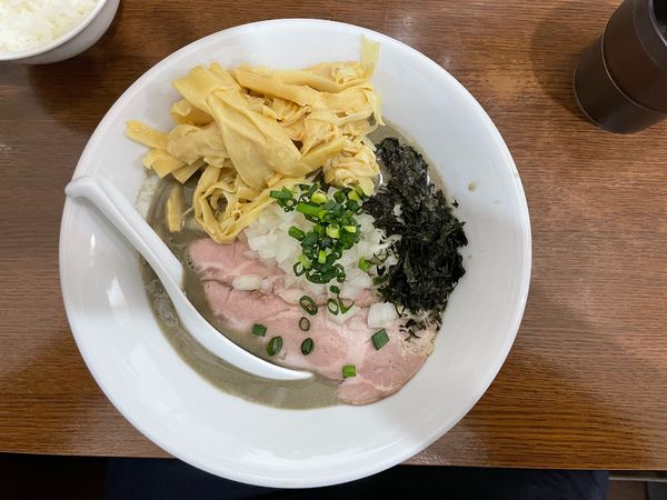 「濃厚煮干　メンマまし」@煮干し中華そば 魚魚の写真