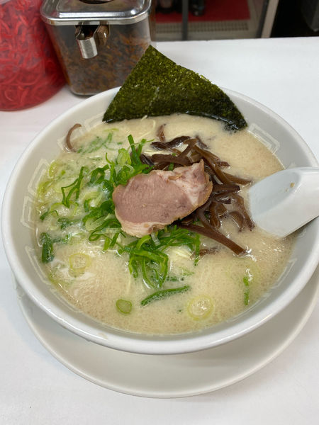 「ラーメン550円➕替玉（無料）」@博多天神 新橋2号店の写真