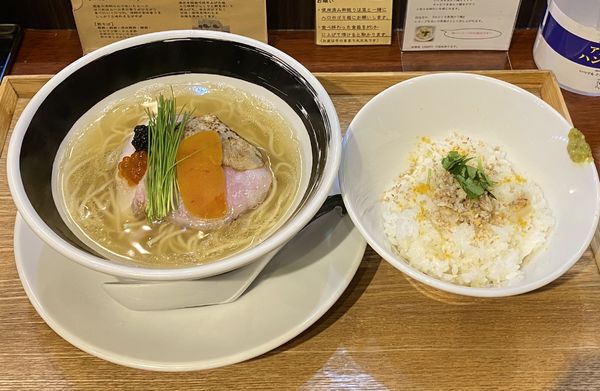 「限定・のどぐろ煮干の白醤油そば￥1000＆茶漬けご飯￥200」@麺処しろくろの写真
