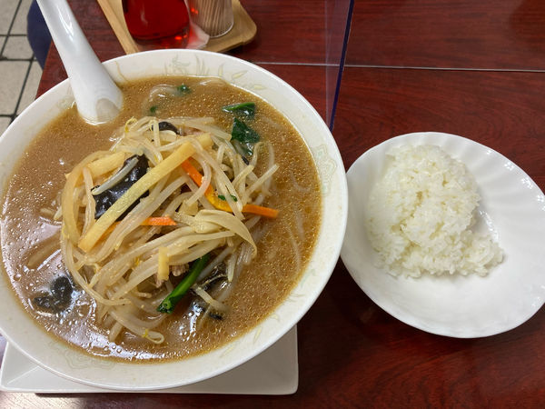 「みそラーメン(サービスミニライス付) 760円→710円」@中国料理 美芳の写真