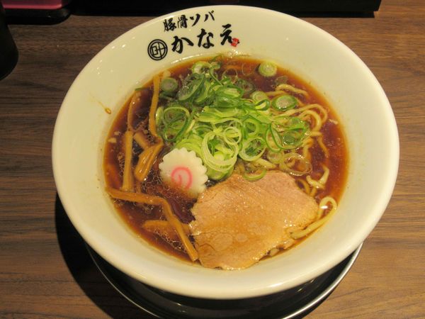「淡麗豚骨ラーメン（620円）」@豚骨ソバ かなえの写真