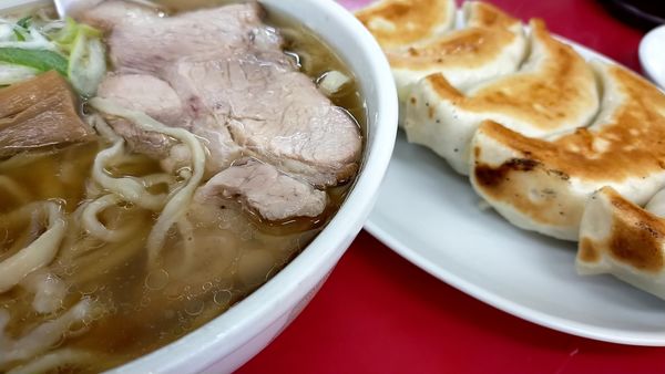 「ラーメン　餃子５ケ」@一品香 小山の写真