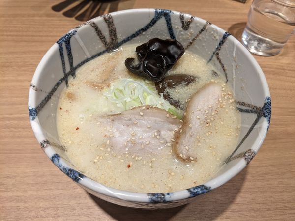 「塩ラーメン800円」@風来居 新宿店の写真