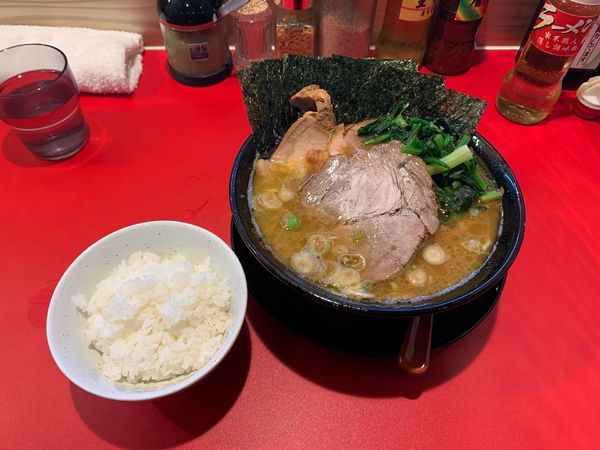 「チャーシューメン+特上チャーシュー+海苔増し+半ライス」@厚木家の写真