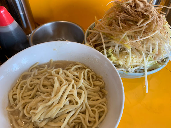 「小つけ麺　辛い奴3倍　ニンニクアブラマシヤサイマシマシ　葱　生卵」@ラーメン二郎 八王子野猿街道店2の写真