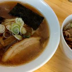 正油ラーメン750円+もつ煮丼250円